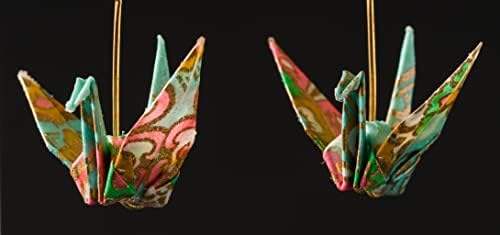 Naušnice s origami dizalicama napravljenim u Japanu. Ručno izrađeni od strane japanskih obrtnika. Izgleda sjajno s Yukata i Kimono.