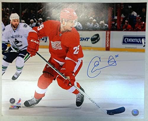 Corey Emmerton Autografirani Detroit Red Wings 16x20 Fotografija - Autografirani NHL fotografije