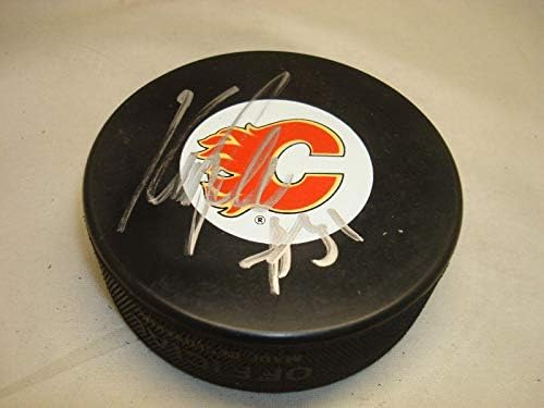 Currie Rameau potpisao je hokejaški pak Calgari Flames s autogramom 1-u-NHL Pak s autogramom