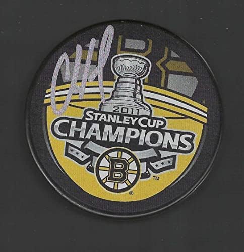 Chris Kelli potpisao je ugovor s Boston Bruinsom za osvajanje Stanli Kupa 2011. godine NHL-ove lopte s autogramima.